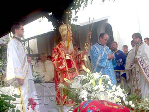 Foto: Biserica Coas - resfintire - PS Vasile Somesanul (c) eMaramures.ro